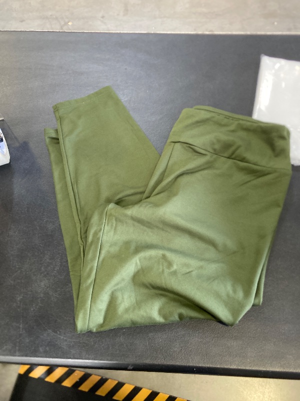 Photo 1 of womens feathers leggings size 2xl