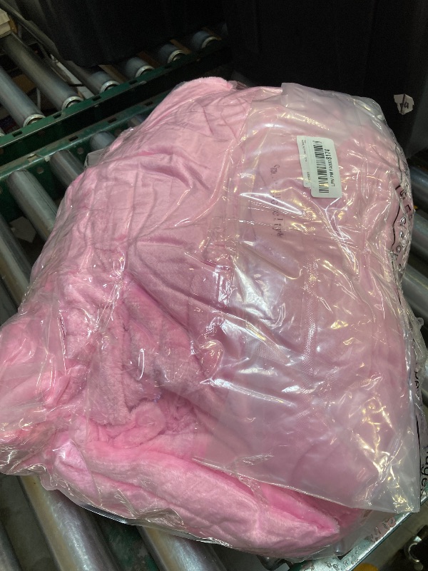 Photo 1 of 12 Pcs Fleece Blankets for Girls Sleepover Party Soft Fuzzy Throw Blanket 40 x 60 Inch Warm Flannel Blanket for Teenager Bed Travel SPA Movie Party(Pink)