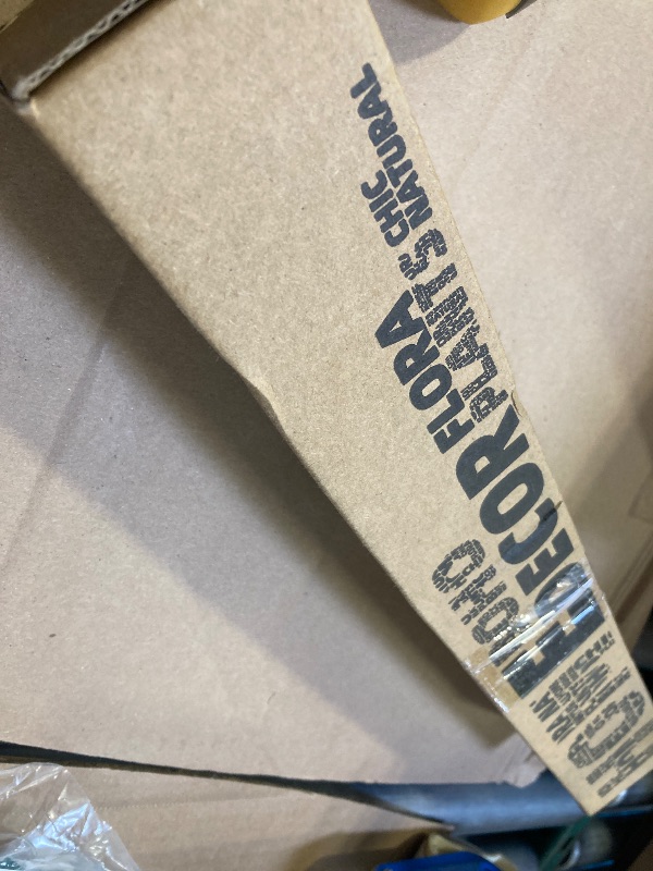 Photo 1 of 130PCS Natural Dried Pampas Grass Boho Home Decor Bouquet Phragmites Dried Flowers Bouquet for Wedding Floral Arrangements Home Decorations (130PCS)