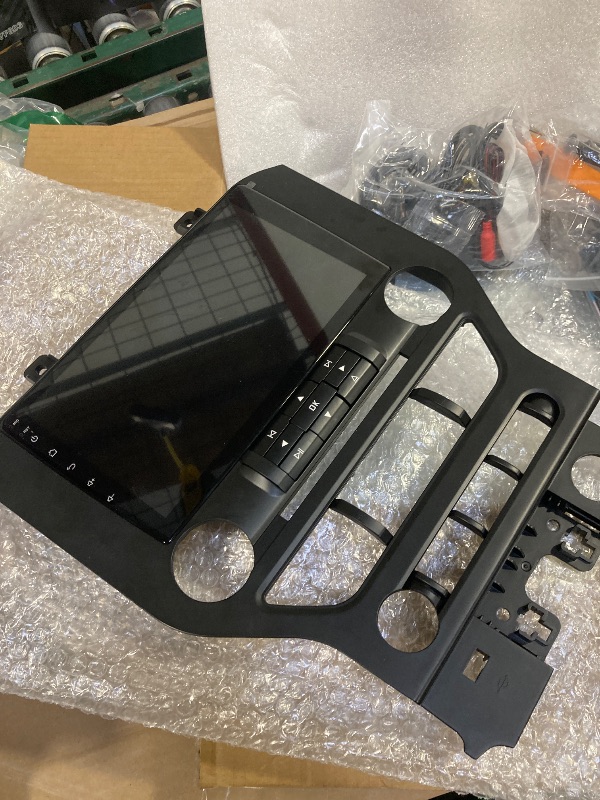 Photo 1 of [4+64G] Android 15 Car Radio for Ford Mustang (Manual A/C) 2015-2020 Wireless CarPlay Android Auto, Realdio 9" Touch Screen Car Stereo with GPS WiFi, Bluetooth 5.0 FM/RDS 32EQ Backup Camera