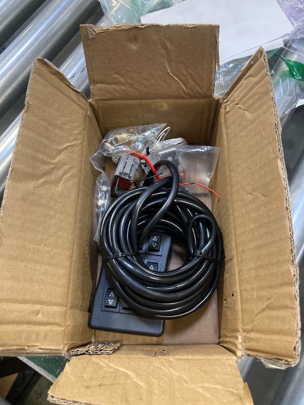 Photo 1 of 12V Solenoid Valve Air Ride Suspension manifold 8-Valve With 5M 9-switch Wired Remote Controller, equipped with five display air pressure gauge red