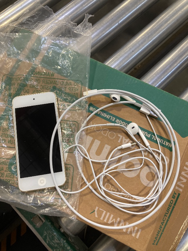 Photo 1 of Apple iPod Touch 6th Generation 16GB Gold MKH02LL/A 