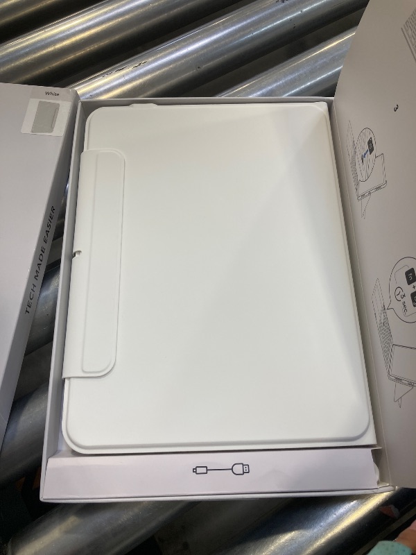 Photo 1 of ESR Ascend Keyboard Case for iPad Air 11" (M3/M2, 2025/2024) & iPad Pro 11 (4th/3rd/2nd/1st Gen), iPad Air 5th/4th, Magnetic Detachable, Adjustable Portrait/Landscape Stand, White