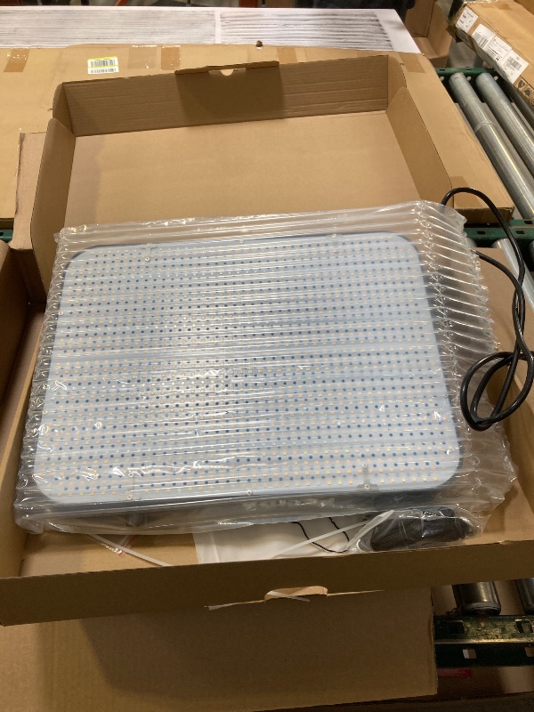 Photo 1 of FECiDA 2025 Upgrade Professional LED Grow Light 400 Watts Actual Power, 3x3 2x4 ft Grow Gent Light for All Growth Stages, Higher Output, Dimming Function Makes Greater Harvest and Saving Money
