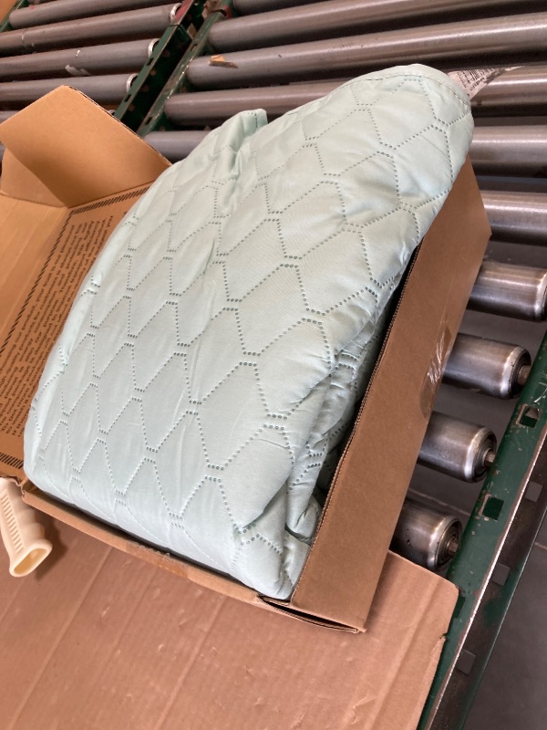 Photo 1 of Exclusivo Mezcla Reversible California King Size Quilt Bedding Set with Pillow Shams, Lightweight Quilts Cal King Size, Soft Bedspreads Bed Coverlets for All Seasons - (Light Green, 112"x104")
