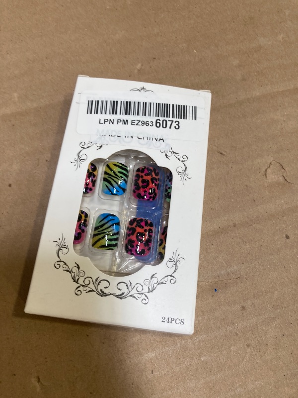 Photo 1 of LWTZLW Color Leopard Press on Nails Color Short Square False Nails Leopard Full Cover Glue on Nails Gradient Coffin Acrylic Fake Nails Cute Glossy Artificial Nail Reusable for Women