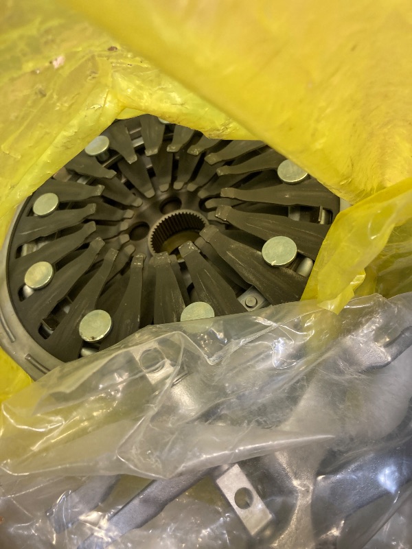 Photo 1 of  41200-2D220 41200-2D100 Double Clutch Set Clutch Pressure Plate Replace for Hyun-dai Tucson Sonata Veloster Kon-a Elantra Ki-a For-te Sou-l Ev 2015-2020 