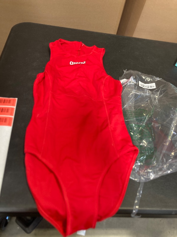 Photo 1 of ARENA Women's Team Solid Polo One Piece Swimsuit Water Sports Bathing Suit
SIZE 32