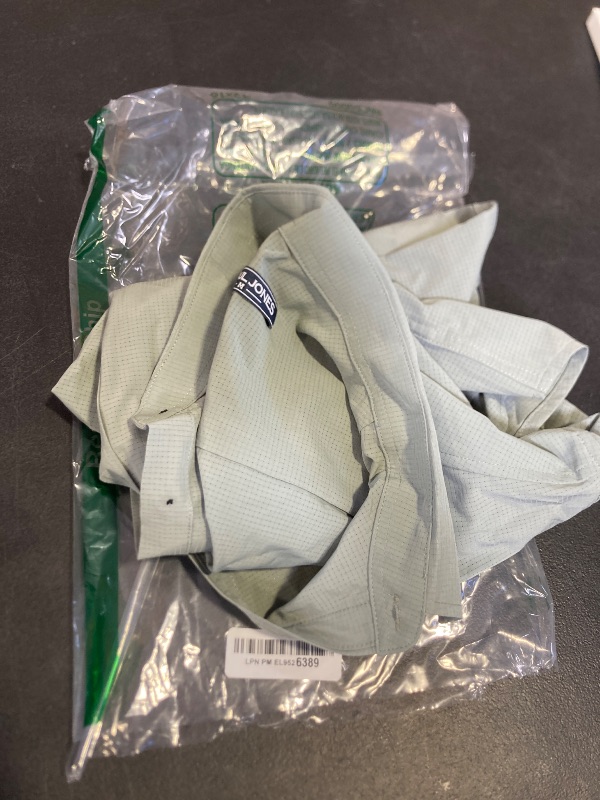 Photo 1 of PJ PAUL JONES Mens Long Sleeve Button Down Shirts Wrinkle Free,Casual Long Sleeve Dress Shirts for Men Untucked Light Green medium 