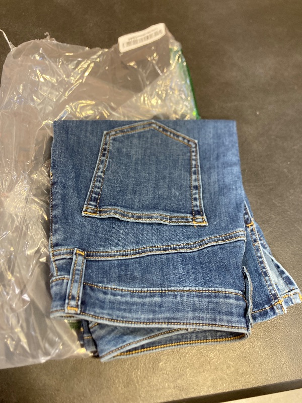 Photo 1 of Amazon Essentials Women's Classic 5-Pocket Denim Skirt (Available in Plus Size), Medium Wash, 6