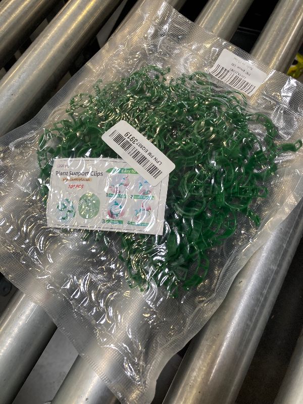 Photo 1 of CIQIYO 100 Pcs Plant Support Clips,Plastic Clips for Securing Plants,Tomato Vine Clips,Plant Fixing Clips,Garden Clips for Climbing Plants,Grape and Vine Vegetables (100, Green)