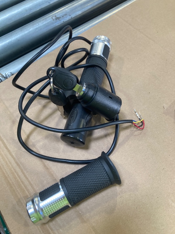 Photo 1 of 1 Pair EBike Throttle Grip,Electric Bicycle Scooter Twist Handlebar with LCD Battery Voltage Display Key Knock, 12V-84V Electric Bike Throttle Grip for Motorbike Motorcycle E-Bike (Silver)