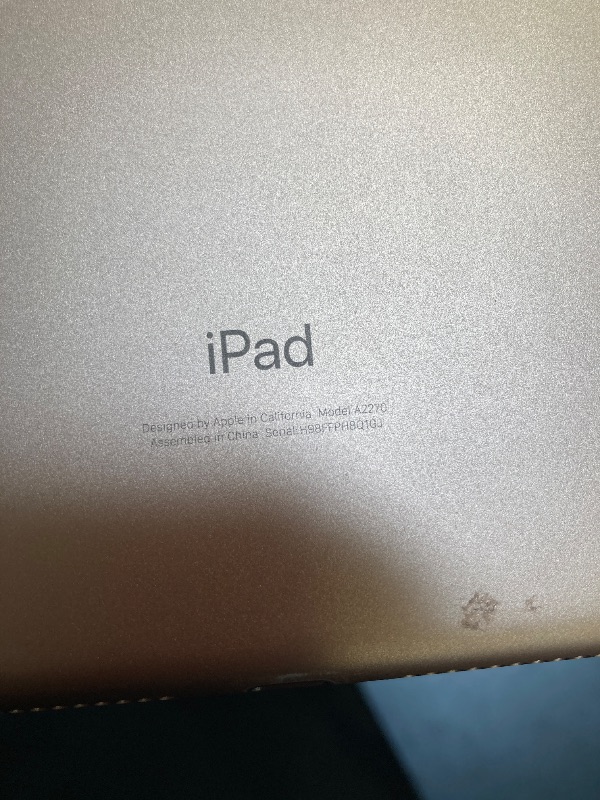 Photo 1 of Apple 2020 iPad 8th Gen (10.2-inch, Wi-Fi, 128GB) Gold (Renewed)