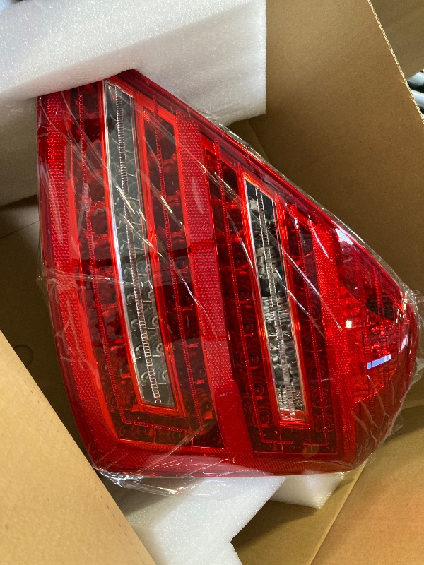 Photo 1 of 1pc Passenger Side LED Tail Light Assembly Fit for Mercedes Benz S600 S550 S63AMG S65AMG 2010 2011 2012 2013, S Class Rear Right Taillight, W221 Taillamp  