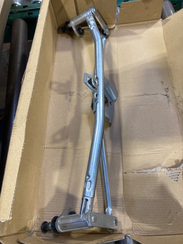 Photo 1 of Front Windshield Wiper Linkage Assembly wiper transmission Compatible with Audi S3 A3 Seat LEON VW Jetta 1999-2005 Golf 1999-2006 Golf City Clasico Beetle Replace# 1J0955325A 535955121A
