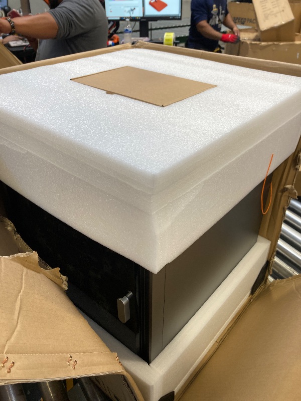 Photo 1 of Anycubic Kobra S1 Combo Multicolor 3D Printer with Anycubic ACE PRO, 4 Multicolor, Drying and Printing at the Same Time, 600mm/s Fast Speed with 320? Hotend, Built-in Camera 44dB Quiet 250*250*250mm