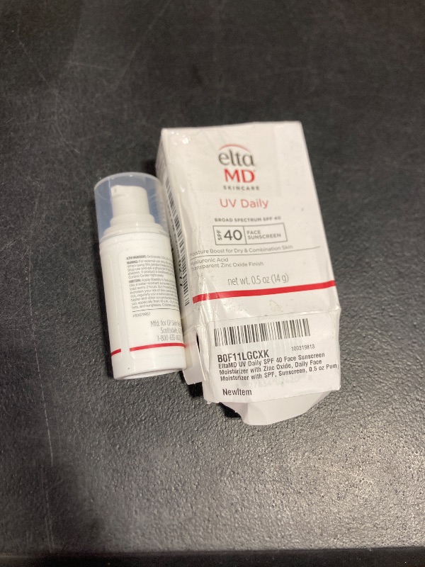 Photo 1 of EltaMD UV Daily SPF 40 Face Sunscreen Moisturizer with Zinc Oxide, Daily Face Moisturizer with SPF, Sunscreen, 0.5 oz Pump