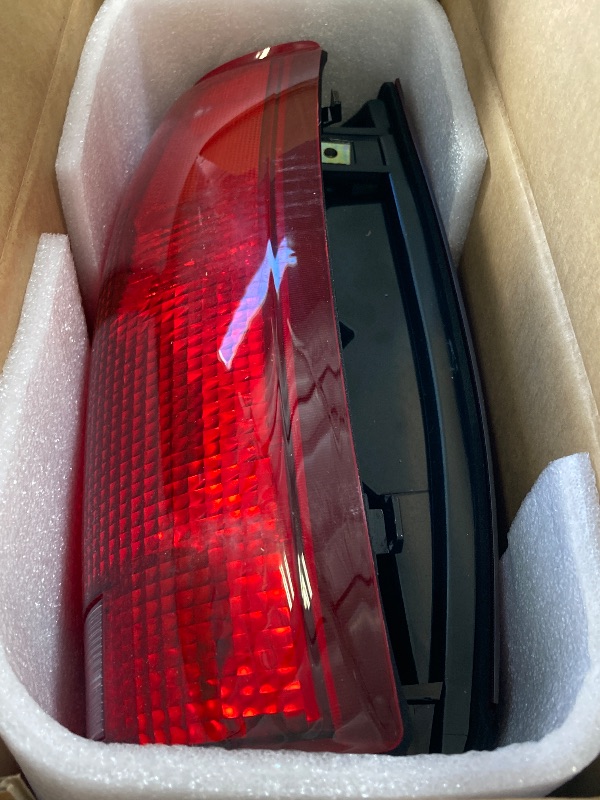 Photo 1 of Tail Light Assembly Compatible With 1988-1999 Chevy GMC Silverado Sierra C/K 1500 2500 3500 Suburban Tahoe Yukon Full-Size Blazer Rear Brake Lamp Taillights, Replace OE# GM2800104, GM2801104