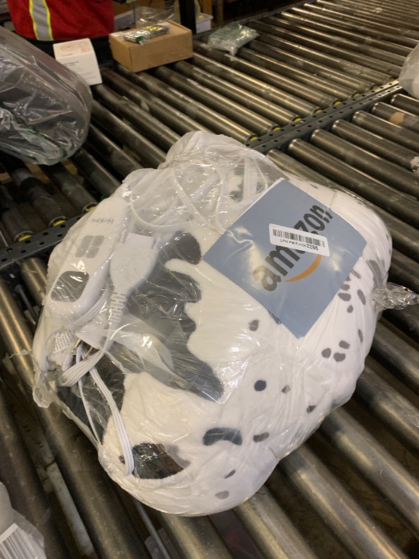 Photo 1 of blunique Cow Print Heated Electric Blanket King Size-Dual Control Heating Blanket King Size with 10 Heat Levels & 10 Hours Auto-Off, Cozy Soft Fleece Sherpa, Washable, 90x100 Inches Cow Print White