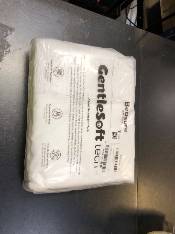 Photo 1 of Bedsure Queen Sheet Set - 4 Pieces Soft Queen Size Sheets - Breathable & Cooling - Hotel Luxury - Easy Care Polyester Microfiber Bedding for Women, Men, Bright White