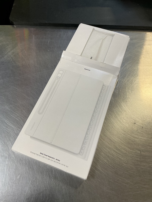 Photo 1 of SAMSUNG Galaxy Tab S10+ Book Cover Keyboard AI Key, Detachable Platform, PC-Like Experience, Adjustable Viewing Angles, Wireless Keyboard Sharing, US Version, White