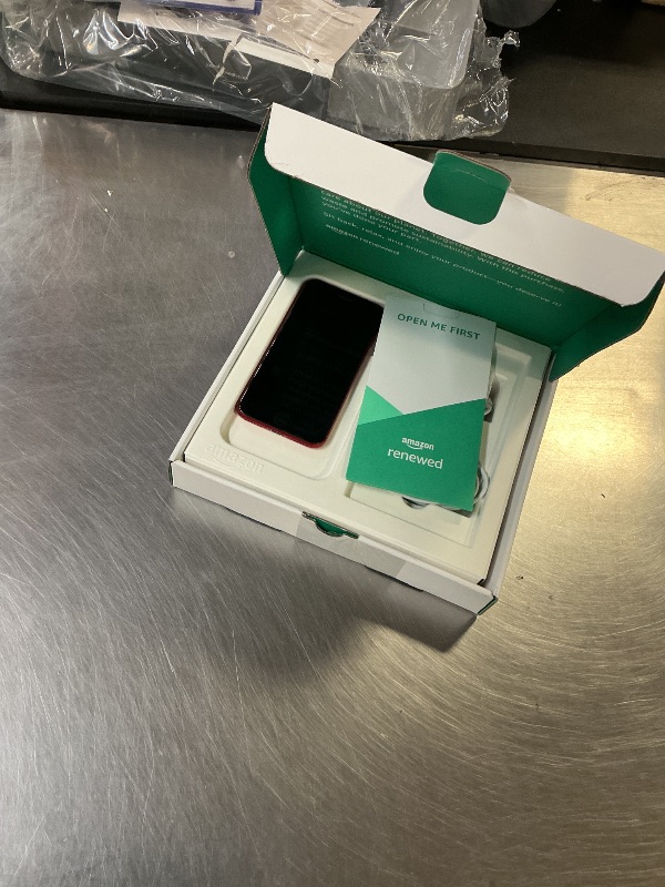 Photo 1 of Apple iPhone SE 3rd Gen, 64GB, RED - Unlocked (Renewed Premium)