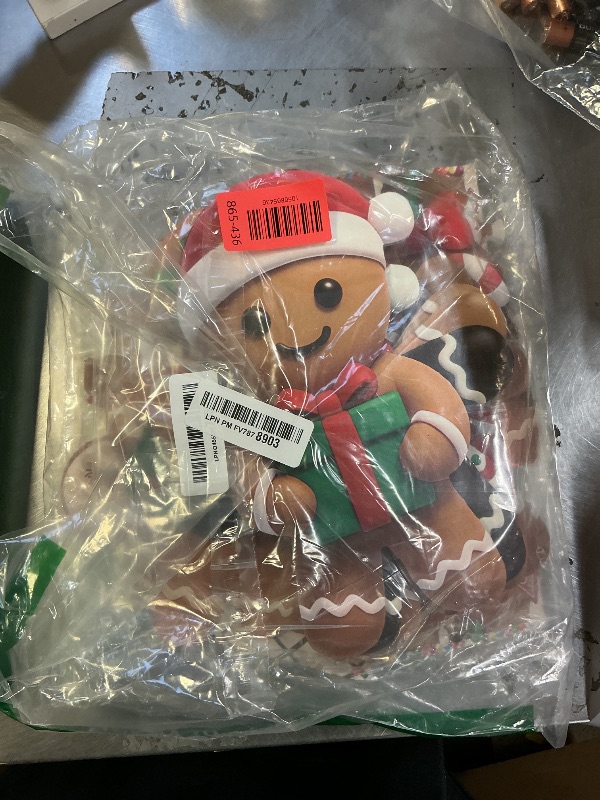 Photo 1 of 10 Pcs Christmas Gingerbread Man Yard Signs with Stakes 3D Gingerbread Christmas Decorations Xmas Yard Signs with Stakes Outdoor Lawn Decor Holiday Garden Signs for Lawn Pathway Outside Decor