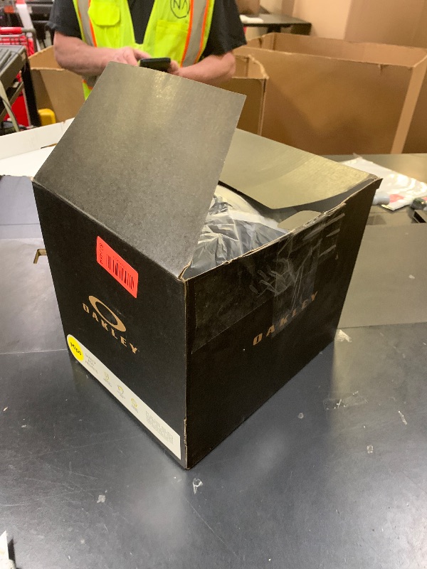 Photo 1 of Oakley MOD5 Snow Helmet, Large