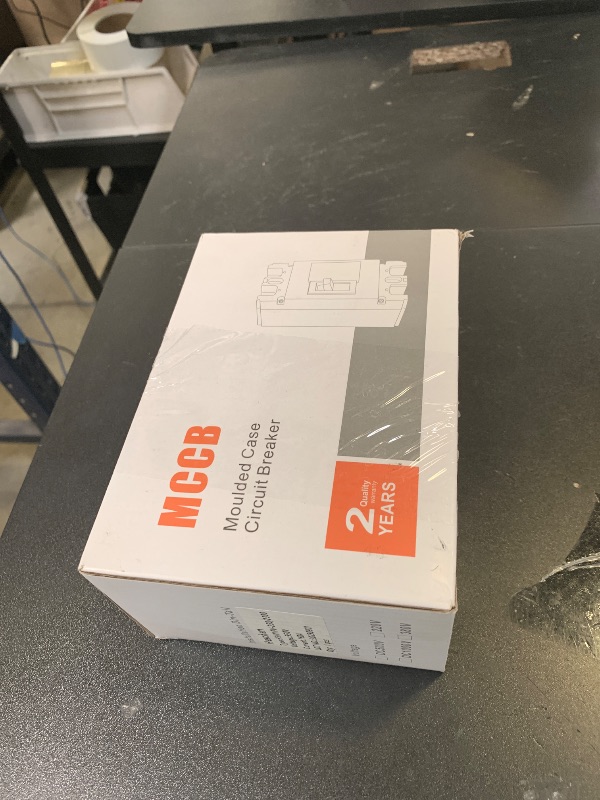 Photo 1 of Heschen DC Molded Case Circuit Breaker MCCB, HSM1PV-250, 2 Poles, DC550V Photovoltaic Circuit Breaker, for Solar PV System Solar Panels Grid System (150A)