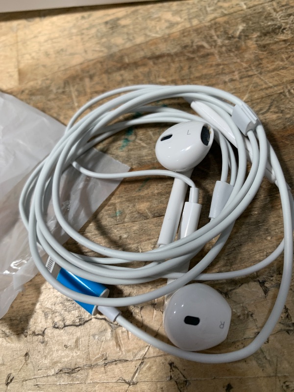 View 3 of [Apple MFi Certified] for iPhone Headphones Wired Earbuds/Earphones with Built-in Microphone & Volume Control HiFi Stereo Nosie Reduction Compatible for iPhone 14 13 12 11 Pro Max XS XR X 8 7, 2 Pack