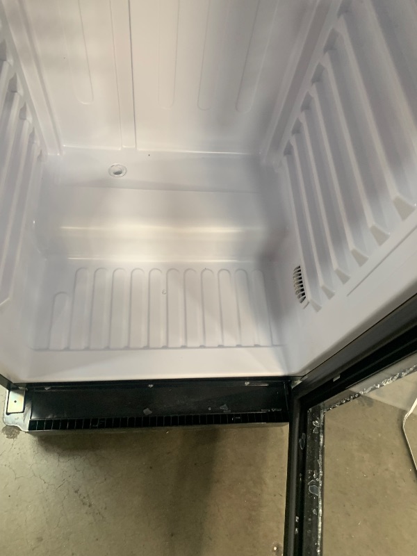 Photo 1 of **** DAMAGES SHOWN **** *Commercial beverage refrigerator 3133249 MODEL CDR002-8