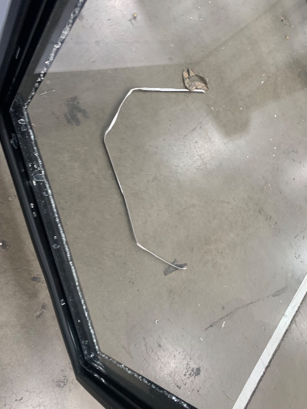 Photo 1 of **** DAMAGES SHOWN **** *Commercial beverage refrigerator 3133249 MODEL CDR002-8