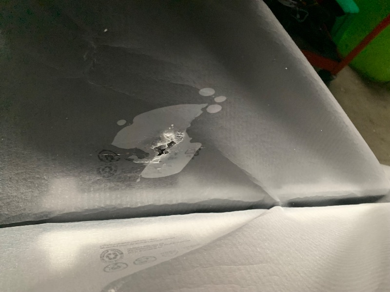 Photo 1 of **DAMAGED  TO THE SCREEN** Samsung 75-Inch Class QLED Q7F Series Samsung Vision AI Smart TV (2025 Model, 75Q7F) Quantum HDR, Object Tracking Sound Lite, Q4 AI Gen1 Processor, 4K upscaling, Gaming Hub, Alexa Built-in