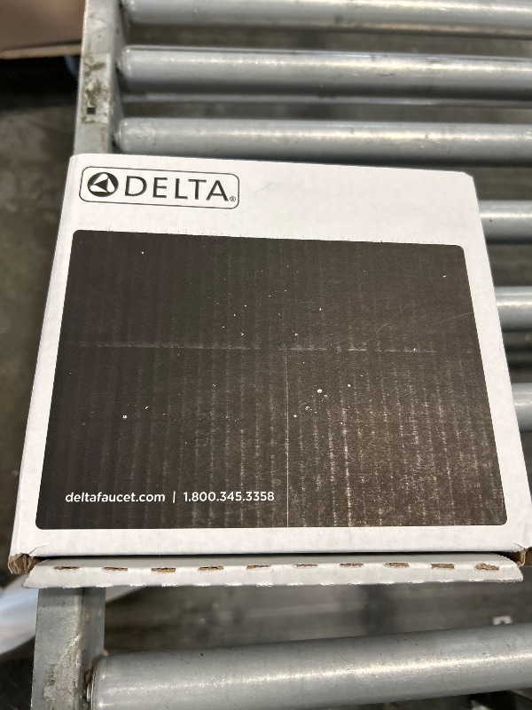 Photo 1 of **MISSING PARTS**
Delta Velum 14 Series Shower Faucet Set, Brushed Gold Shower Head and Handle Set, Valve Trim Kit, Champagne Bronze T14237-CZ (Valve Not Included)