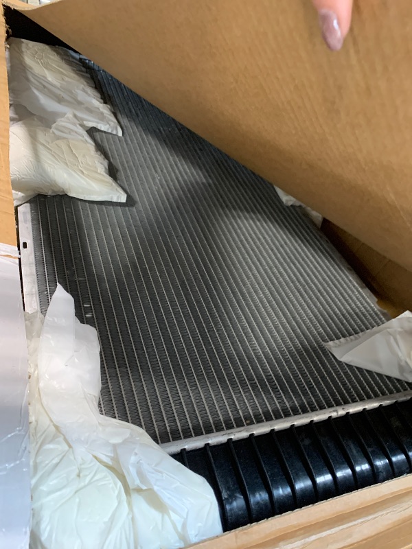 Photo 1 of ***UNKNOW CAR MODEL*** Spectra Premium CU2370 Radiator With TOC and EOC - 34-1/16" Core Compatible With Chevrolet Silverado, GMC and Cadillac