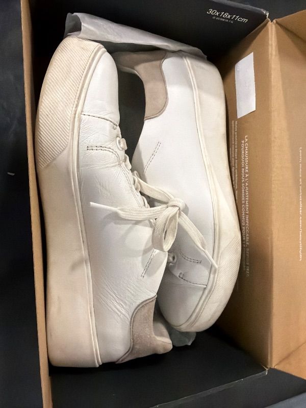 Photo 1 of **DIRTY**
Naturalizer Womens Morrison2.0 Sneaker White Leather Grey Suede 8.5 M
**USED**