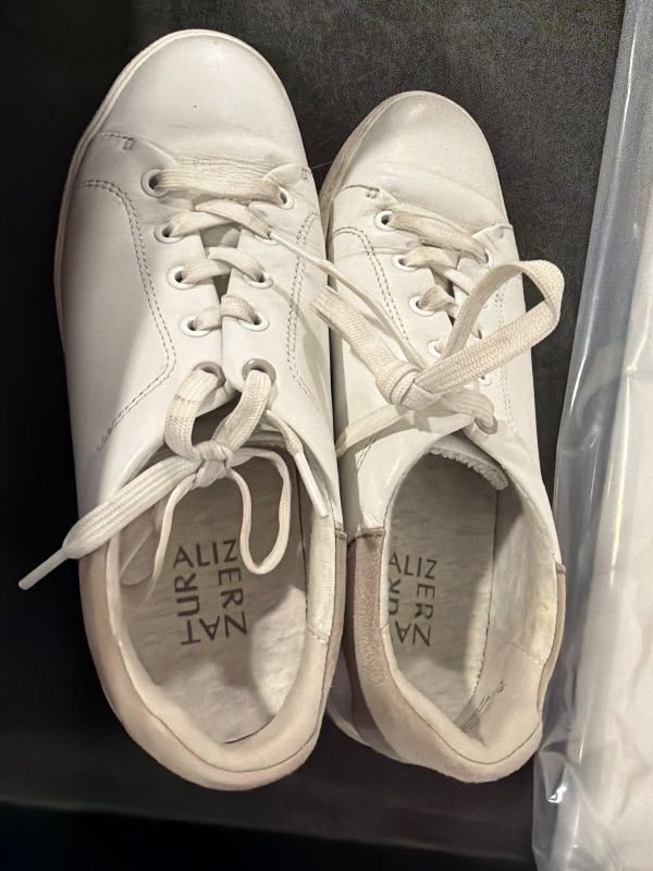 Photo 1 of **DIRTY**
Naturalizer Womens Morrison2.0 Sneaker White Leather Grey Suede 8.5 M
**USED**