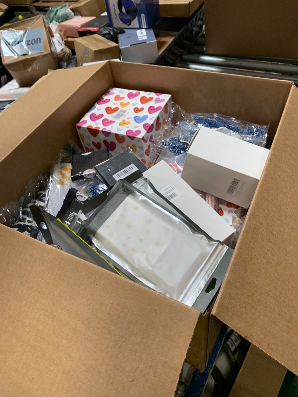 Photo 1 of *** HOLIDAY *** Nellis Variety Box: Medium | See Notes for Details