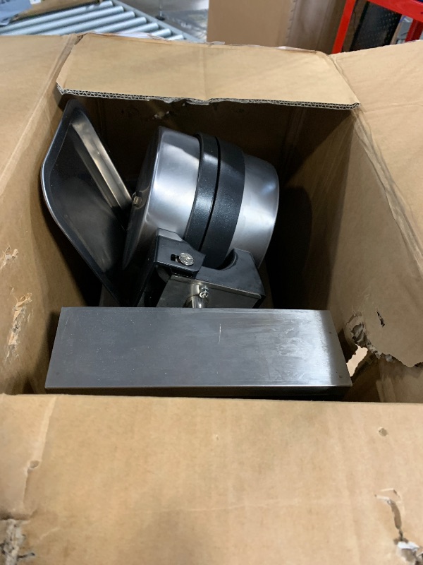 Photo 1 of ** heavily used**
VEVOR Commercial Waffle Maker, 1300W Round Waffle Iron, Non-Stick Rotatable Waffle Baker Machine With 122-572? Temp Range and Time Control, Teflon-Coated Baking Pan Stainless Steel Body 120V