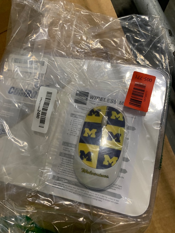 Photo 1 of **MISSING MOUSE PAD**
SOAR Collegiate Wireless Mouse and Mouse Pad- Checkered, Michigan Wolverines