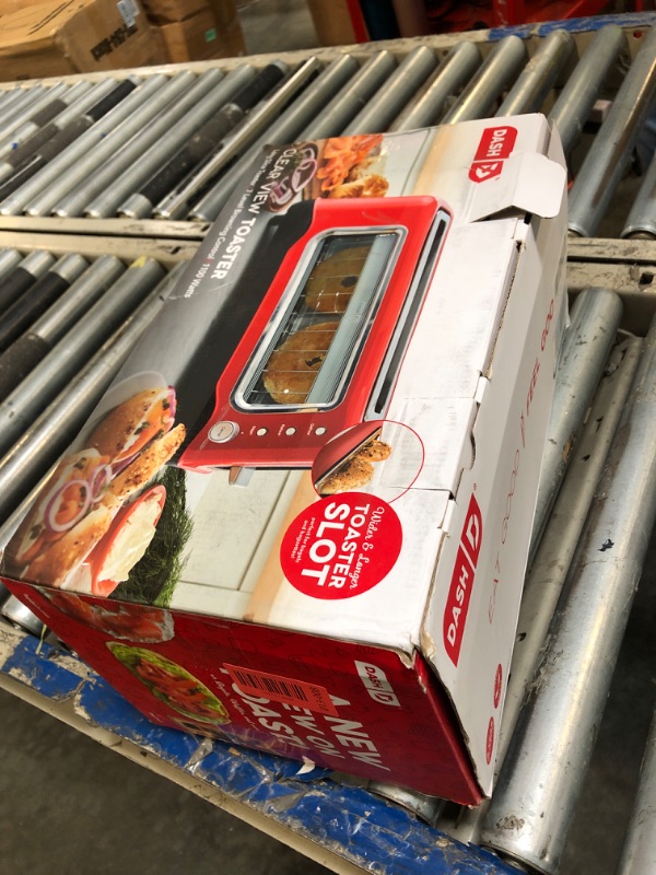 Photo 1 of *UNTESTED*
Dash Clear View Toaster - Features Large Window & Extra-Wide Slots - Auto-Shut Off Feature - Bagel Functions, & Seven-Browning Levels - 1-Touch Defrost - Red