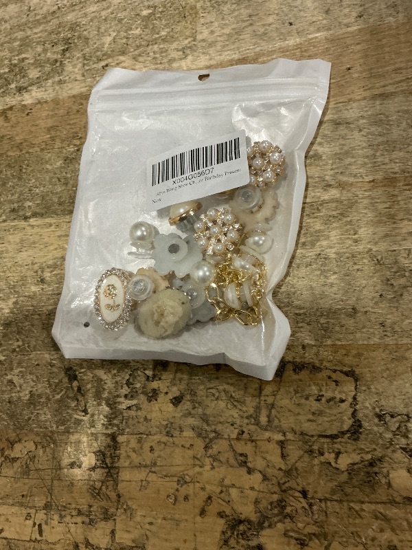 Photo 1 of 18Pcs Bling Shoe Charms Gold Rhinestone Butterfly Flower Jewelry Shoes Accessories Pearl Chain Shoe Charms Women Luxury Jewelry Clog Shoes Accessories for Party Favor Birthday Present