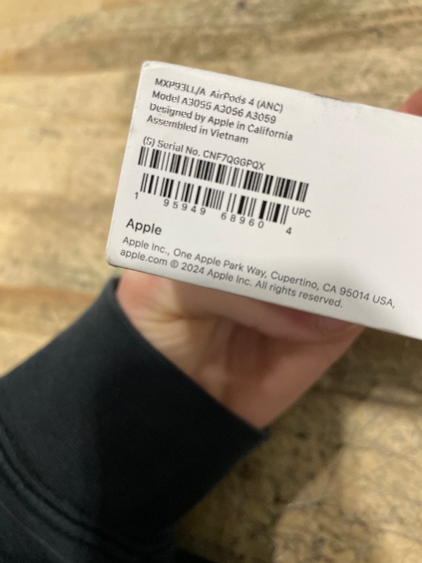 Photo 1 of **case doesn't charge*** Apple AirPods 4 Wireless Earbuds, Bluetooth Headphones, with Active Noise Cancellation, Adaptive, Transparency Mode, Personalized Spatial Audio, USB-C Charging Case, Wireless Charging, H2 Chip