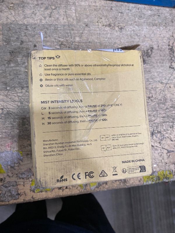 Photo 1 of (MISSING OILS) Airversa Waterless Essential Oil Diffuser Starter Kit with 4 x 10mL Fragrance Oil, Battery Operated Mini Scent Air Machine Portable Diffuser for Home Car Office, AN8 Kit2 Black