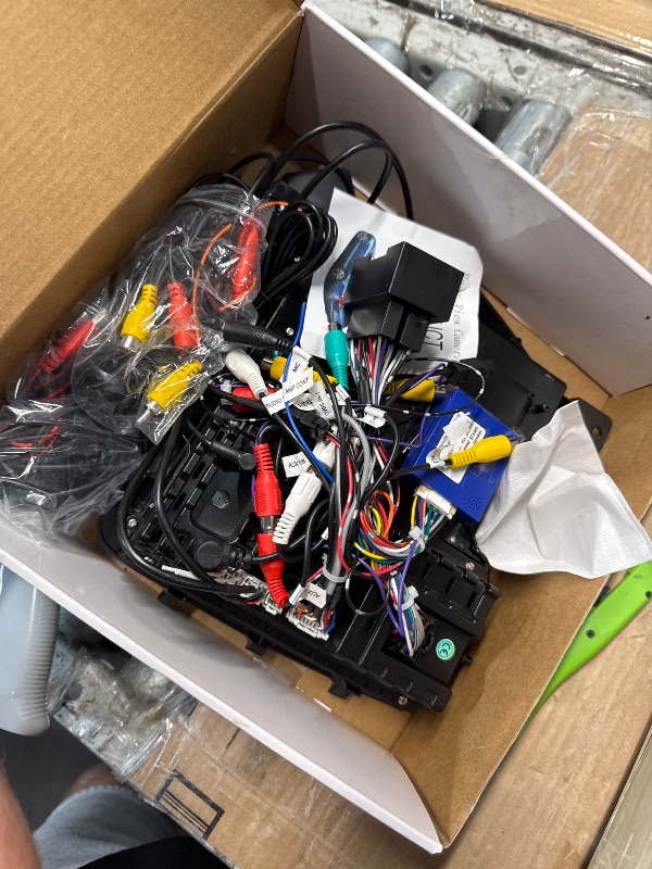 Photo 1 of (PARTIAL SET) (UNTESTED) 4G+64G Android 15 Car Stereo for Chevrolet Chevy Cruze 2009-2015 with Wireless Carplay Android Auto, 9 Inch 1280 * 720 Touch Screen GPS/WiFi/Bluetooth 5.0/ FM/32EQ/ SWC/Backup Camera