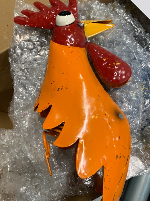 Photo 1 of (damaged) Hatortempt Metal Chicken Decor - Indoor/Outdoor - Chicken Garden Statue - 