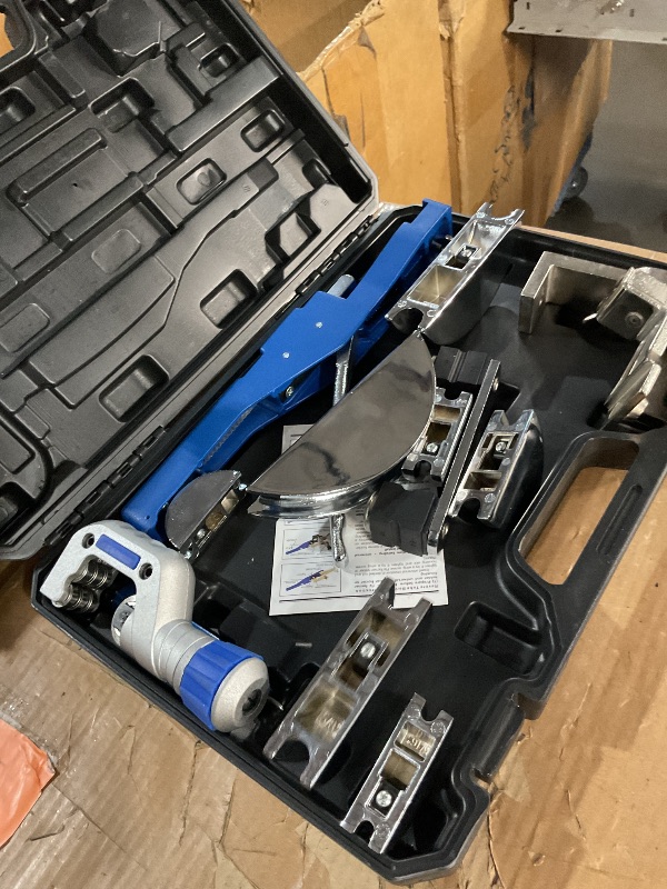 Photo 1 of *********************missing parts including handle******************
Wisscool  Tubing Bender Kit, 1/4"-7/8" Compact Tube Bender Tool Set, 90°Forward/Reverse Pipe Bending HVAC Tools Equipment with 7 Dies and Pipe Cutter for Copper Steel Aluminum Brass Tub