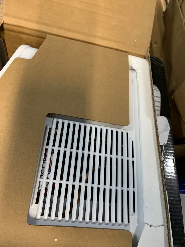 Photo 1 of ***MISSING PARTS***
Igloo Portable Ice Maker with Scoop & Basket -Ice Maker with LED Control Panel & 1 Quart Water Tank- Ice Cube Maker Produces 26 Lbs Of Ice In 24 Hours with 8 Large or Small Cubes In 7-8 Minutes- White