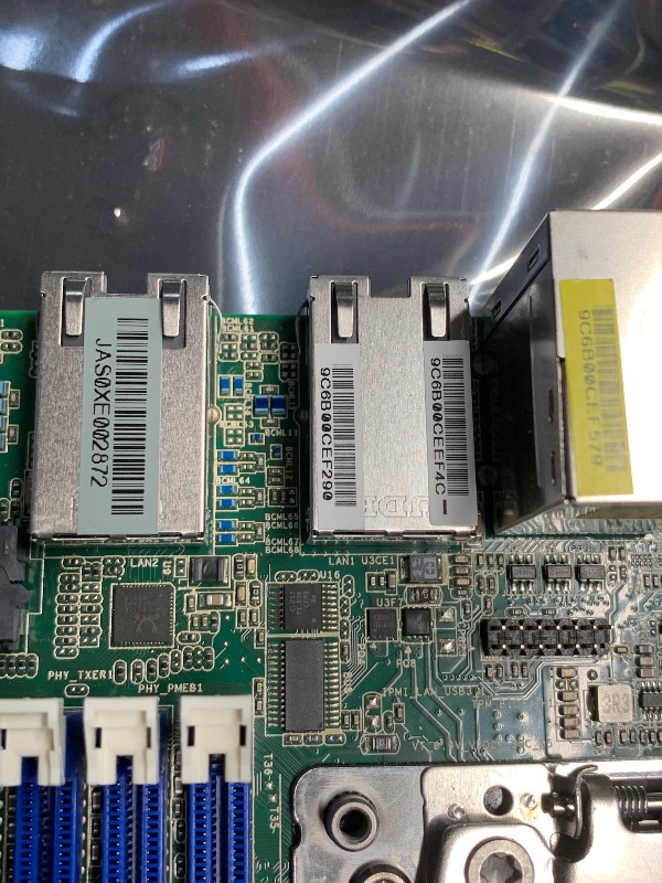 Photo 1 of **CPU PINS BENT**Asrock Rack ROMED8-2T/BCM ATX Server Motherboard AMD EPYC™ 7003 (with AMD 3D V-Cache™ Technology*)/7002 Series Processors SP3 (LGA 4094) Dual 10GbE