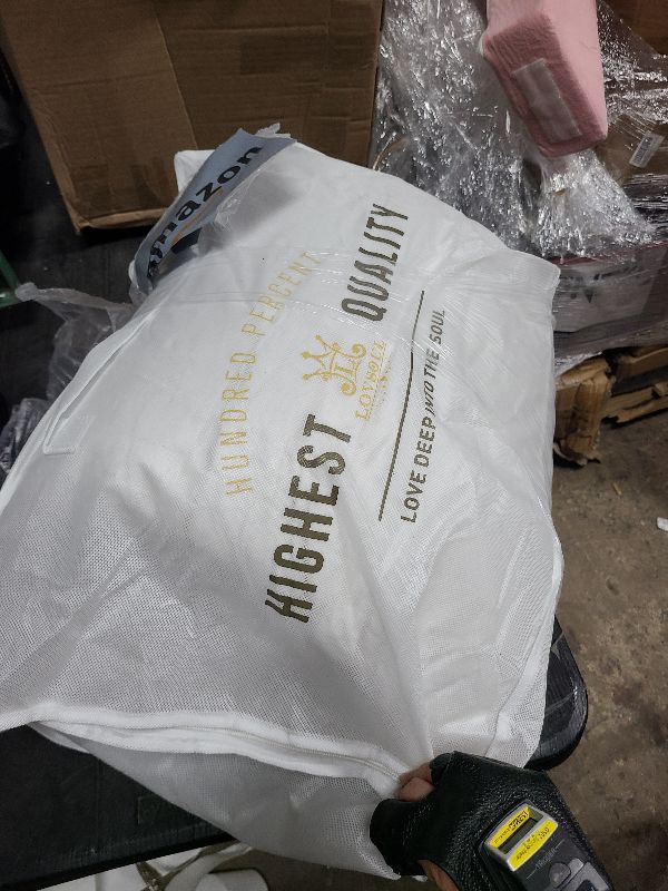 Photo 1 of 1 Piece Duvet Insert Oversized King (116'' x 98'') Comforter Premium Quality 600 GSM All-Season 800